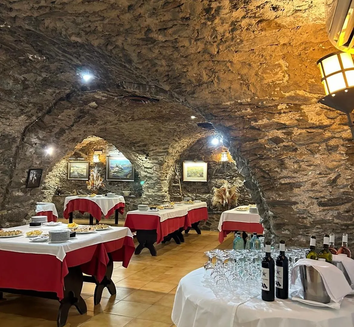 Hotell Hostal La Tina El Port De La Selva